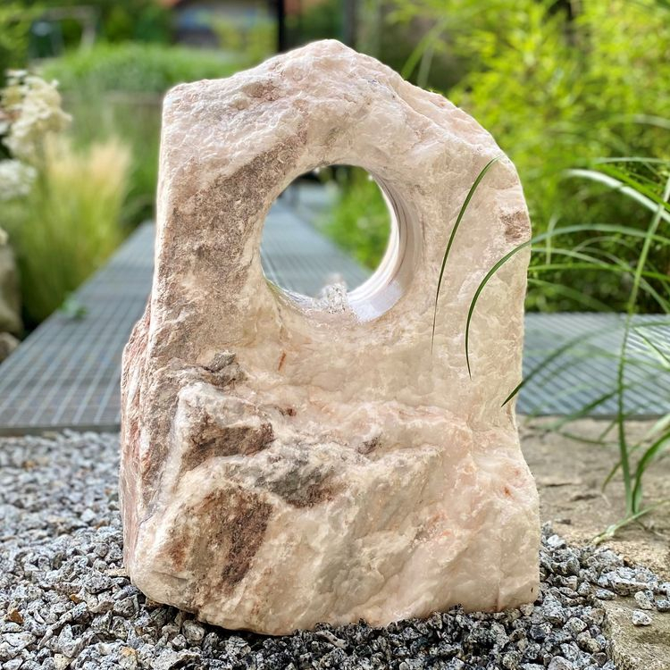 Jedinečný kámen s průzorem zahradní fontána 