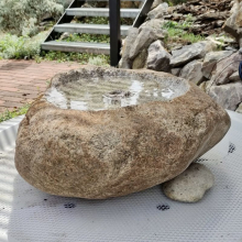 Přírodní vrtaný kámen s pítkem pro zahradní fontány 